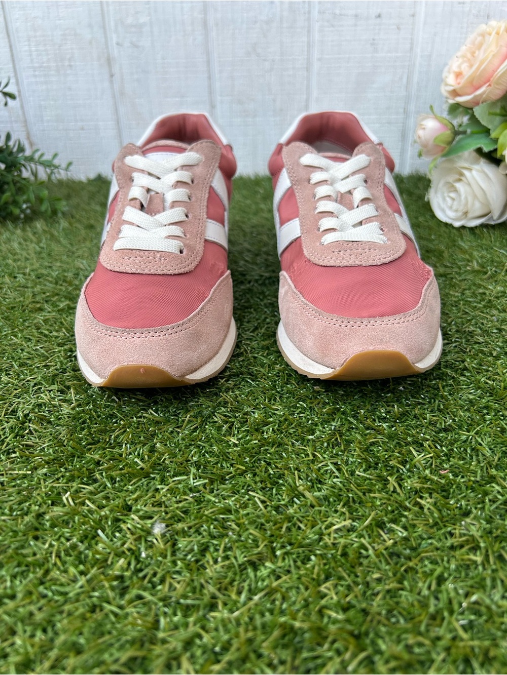 Veronica Beard
Penrose Sneakers $300 Rose Mauve/Chai/Lily size 6 gently used - Picture 9 of 16